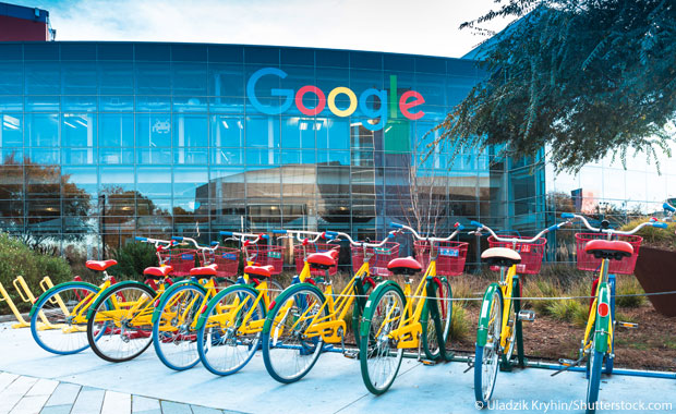 Parkende Fahrräder vor einem Google-Gebäude
