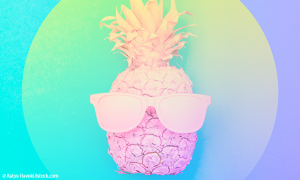 Ananas mit Sonnenbrille