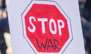Sign that says "stop war"