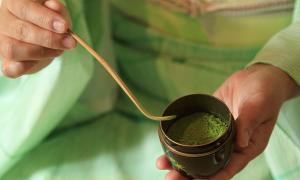 A person presenting matcha at a tea ceremony