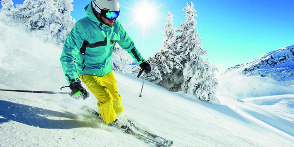 Skifahrer im Sonnenschein