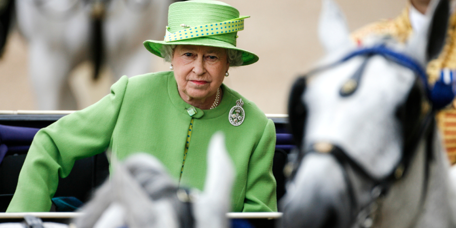 Queen Elizabeth in einer Kutsche