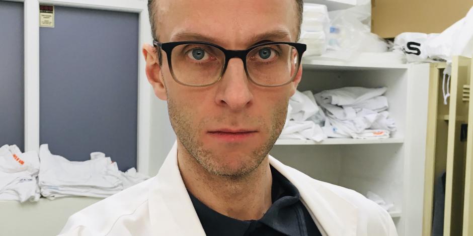 Pétur Gudmann Gudmannsson selfie in the lab