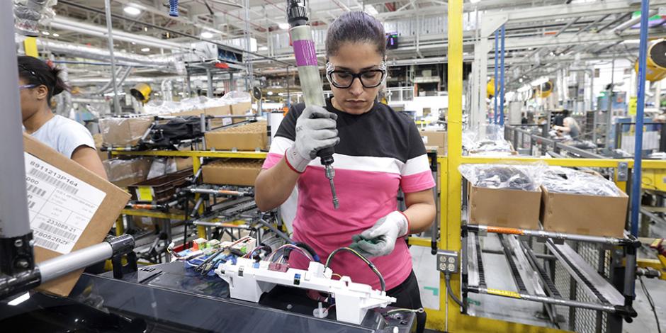  Plant employees work on the top load laundry production line at GE Appliances on August 08, 2025 in Louisville, Kentucky.