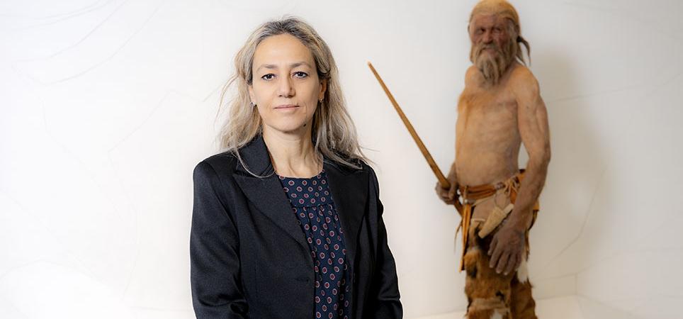 Edda Guareschi poses next to a model of Ötzi