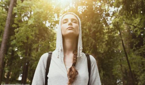 Frau Im Wald