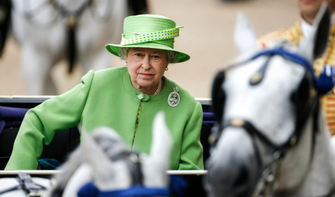 Queen Elizabeth in einer Kutsche