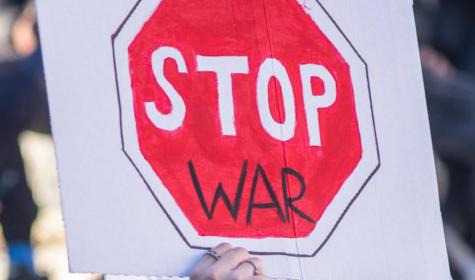 Sign that says "stop war"