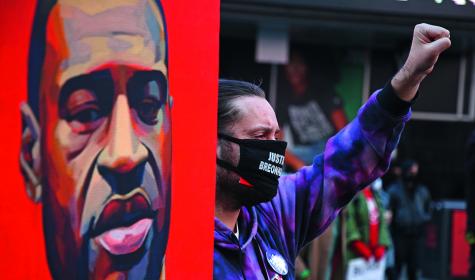 Protesting U.S. police tactics