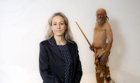 Edda Guareschi poses next to a model of Ötzi